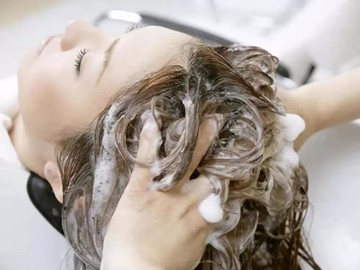 护发误区三：频繁的洗发